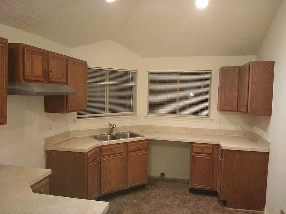 2nd image of 2739 Summit Oak Cir