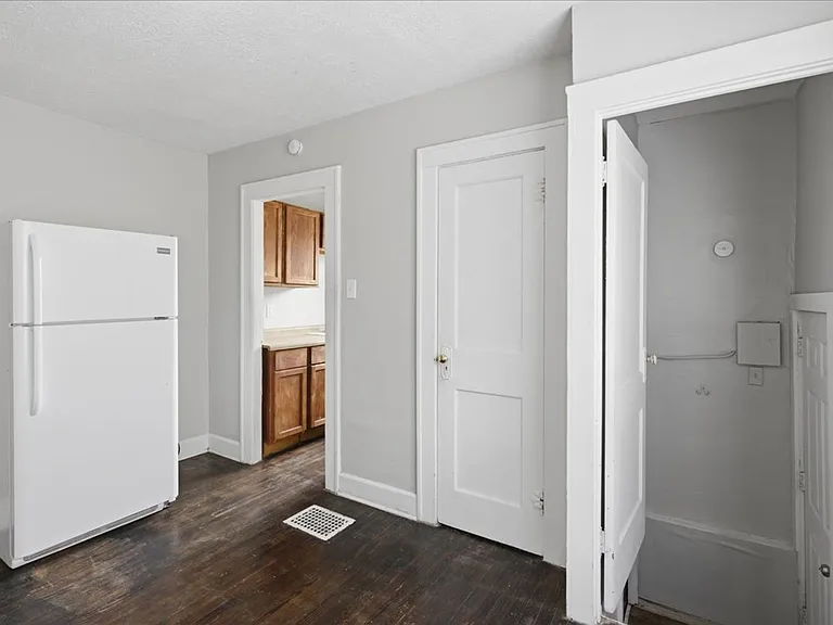 35 - 37 S Sherman Dr — Photo 7