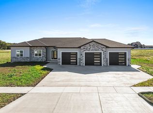 335 Lansdowne St, De Pere, WI 54115