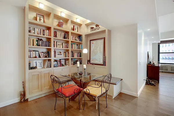 Sold by R New York | media 7