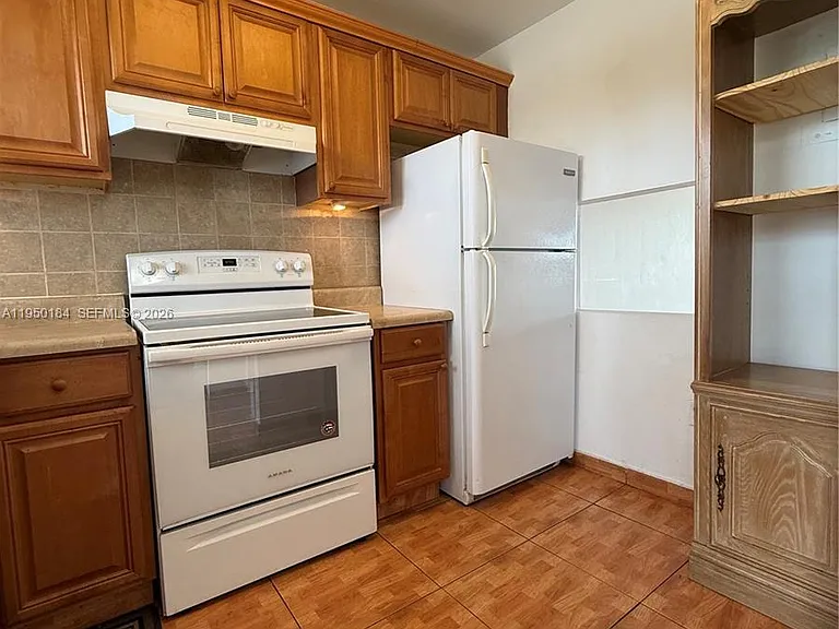 8135 Sunrise Lakes Blvd #302 — Photo 4