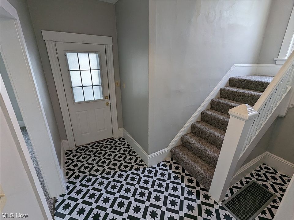 237 Gates Ave, Elyria, OH 44035 Zillow