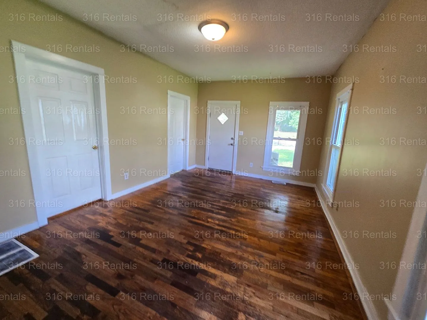 $875 - 2 bed 1 bath - Single Family Home — Photo 4