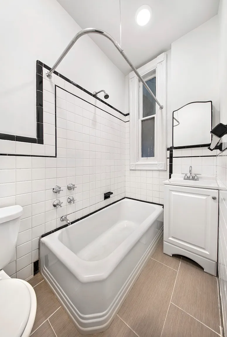 60 Sutton Street — Photo 4