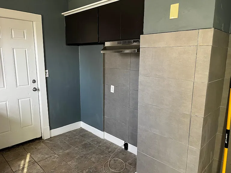 170 Hilton Ave — Photo 4