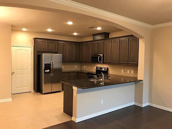 4th image of 960 Grace Ln