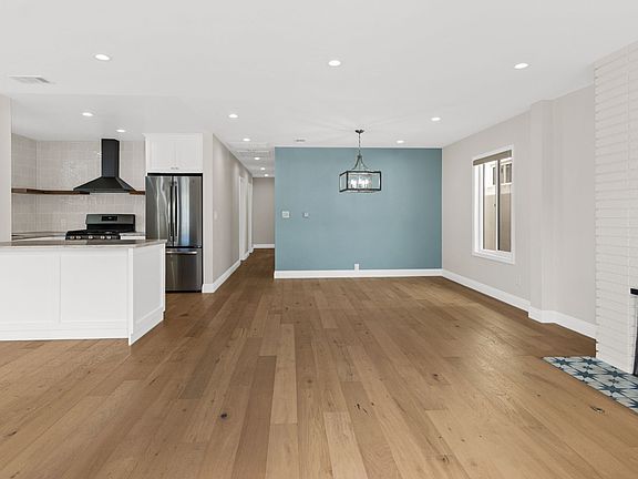 5th image of 225 Marguerite Ave