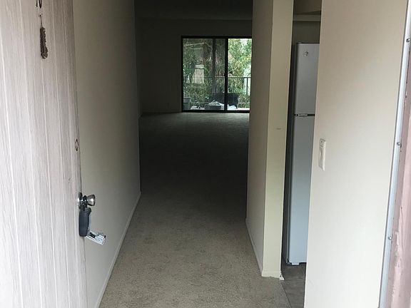 2nd image of 551 W Pueblo St #10