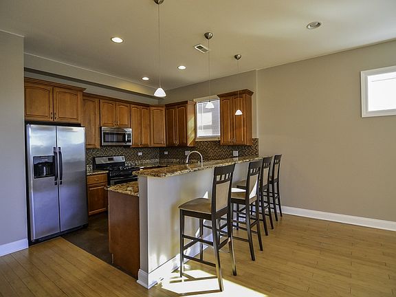 2nd image of 4006 N Kilbourn Ave Unit A4