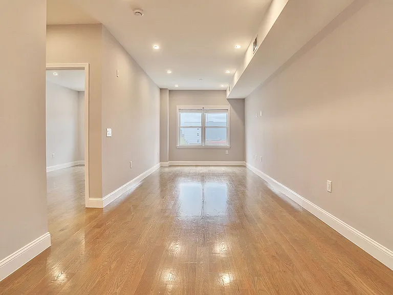 311-315 Westside Ave #304 — Photo 11