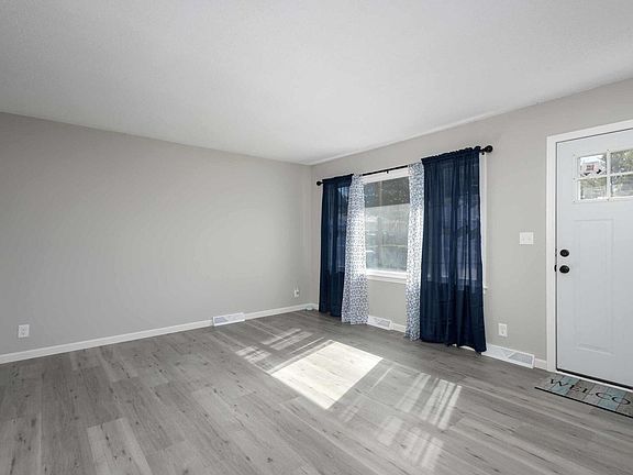 4th image of 2418 W 43rd St