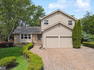 513 Country Club Dr, Cherry Hill, NJ 08003