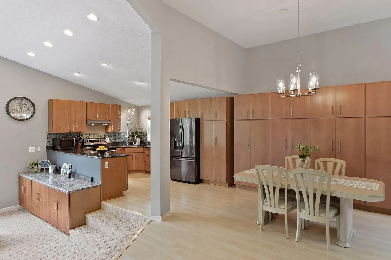 4 bed, 2570 sqft, $3,500 — Photo 4