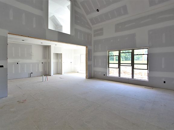 4th image of 421 Huntington Dr #112-lot 112