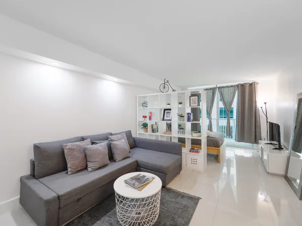 1 SE 12th St, Miami, FL