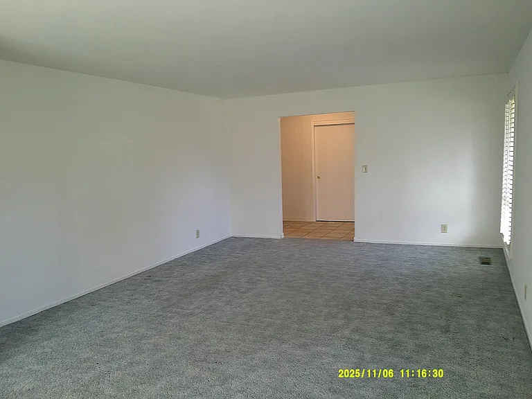 390 S Almond St — Photo 8