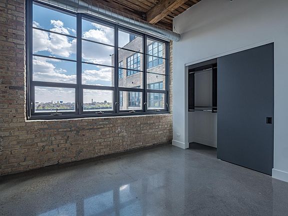 4th image of 2078 N Southport Ave #301