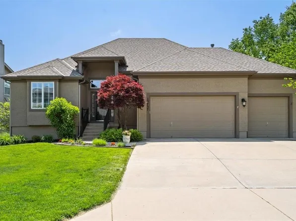 13757 Parkhill St, Overland Park, KS 66221