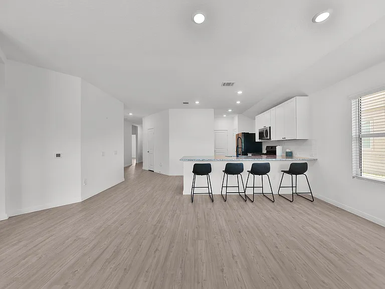 606 Bean Bnd — Photo 10