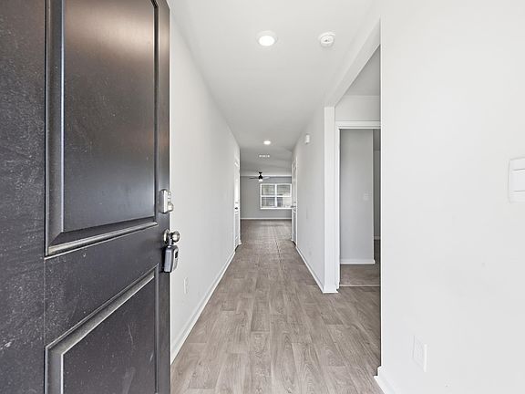 3rd image of 512 Woodland Farms Circle