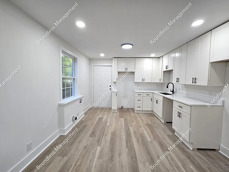 Colonial Hills — Photo 4