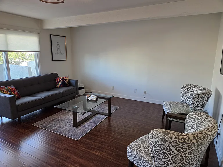 136 Oval Rd #4 — Photo 2