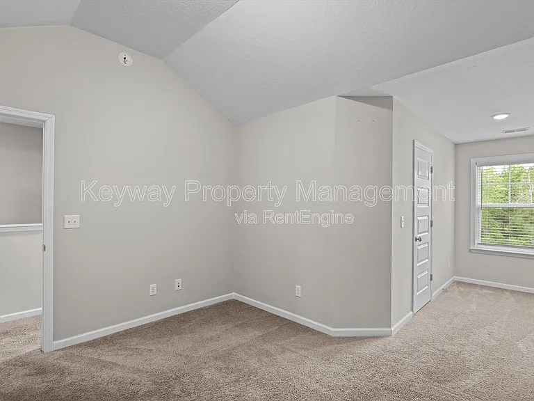 1043 Linsmore Ave — Photo 17