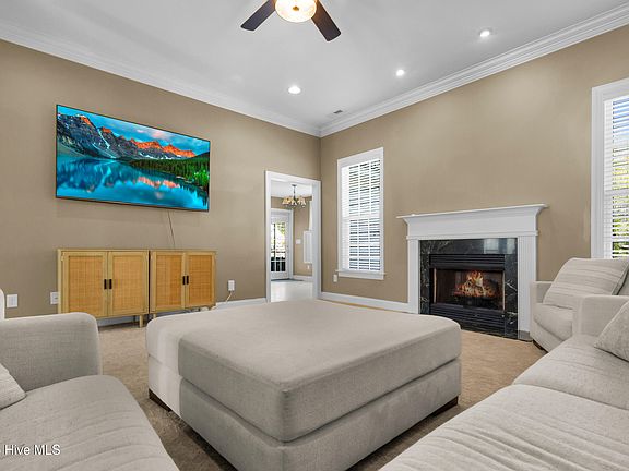 3rd image of 359 Farina Drive