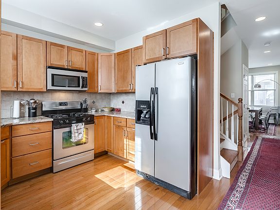 5th image of 1133 Dorrance St