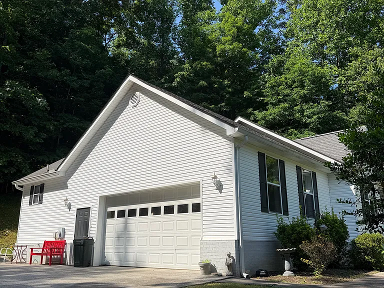 1054 Poplar Creek Rd — Photo 4