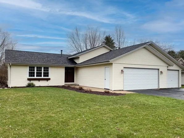1205 Aldrin Rd, Rockton, IL 61072