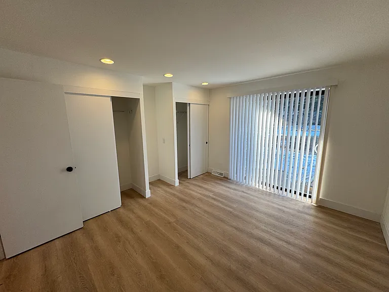 733 Lepere Ave #B — Photo 6