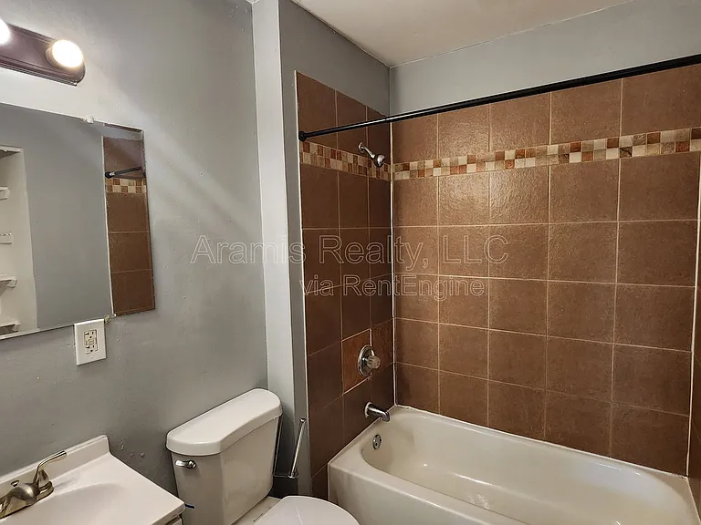 248 Rosser St SW — Photo 9