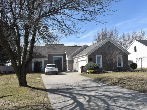 810 Carrington Blvd, Monroe, MI 48161