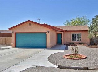 16 Stuart Dr, Los Lunas, NM 87031