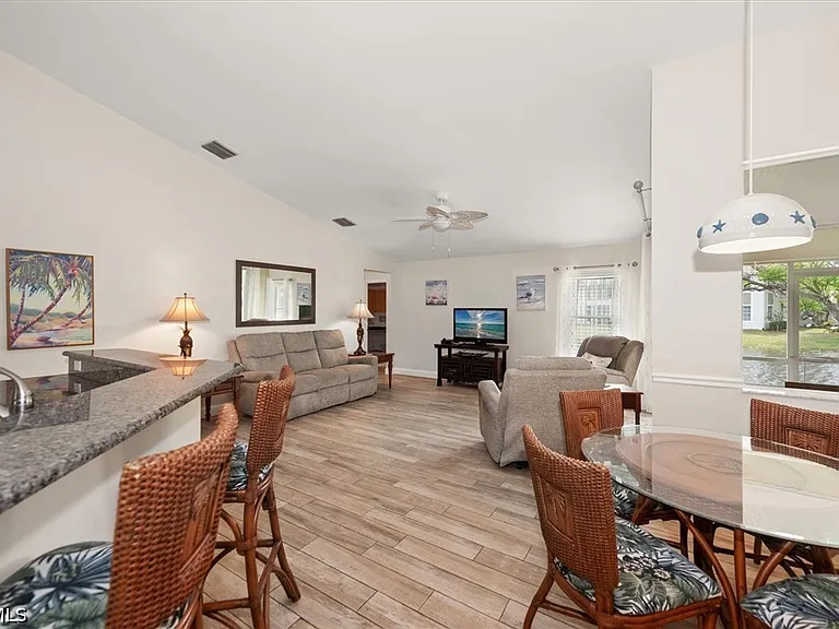 9241 Bramble Ct — Photo 14