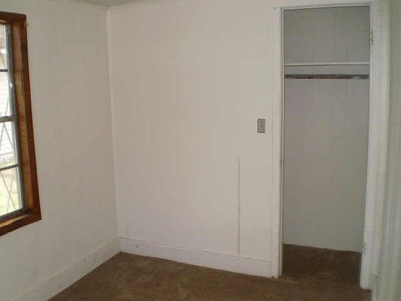 5th image of 321 Beckham St W