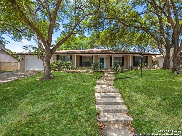 6311 Meadow Grove, Windcrest, TX 78239