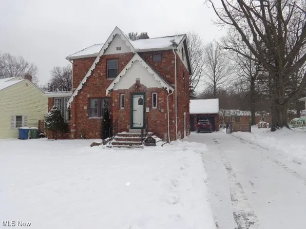 6159 Stratford Dr, Parma Heights, OH 44130