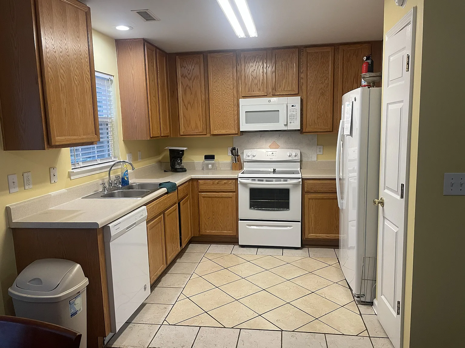 4 bed, 2.5 bath, 1602 sqft, $2,200 — Photo 4