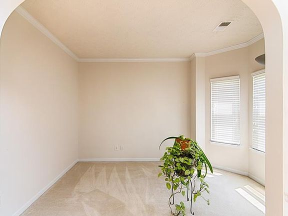4th image of 409 Harris Dr