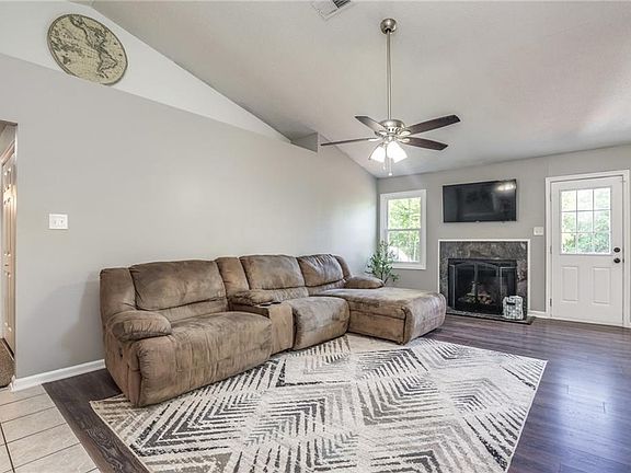 5th image of 629 Birchridge Ct