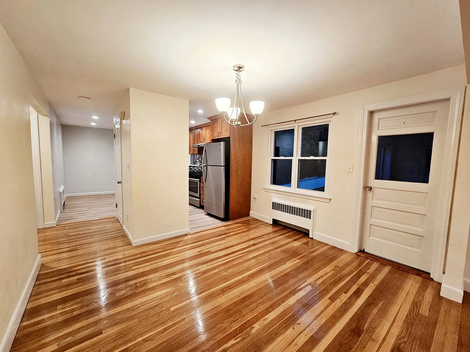 3 bed, 1.0 bath, 1350 sqft, $3,500 — Photo 4