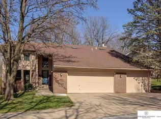 517 Laurel Dr, Bellevue, NE 68005