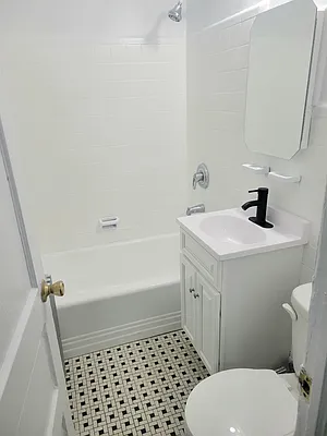 Rented by MCR Realty | media 15