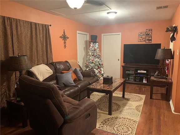 3rd image of 1012A Shady Ln