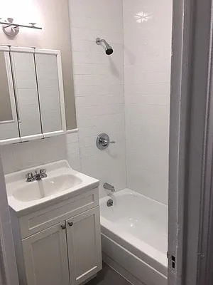 Rented by Alexiou Realty | media 2