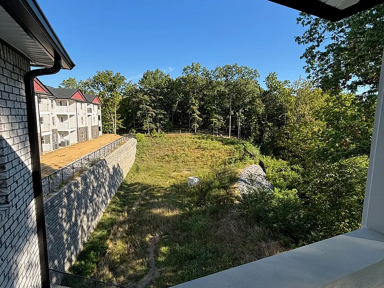 2b/2ba deck wooded view (3rd floor)