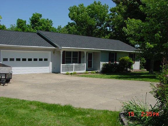 3rd image of 135 Carlisle Dr