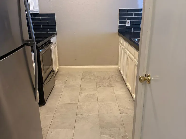 716 W Mulberry St — Photo 33